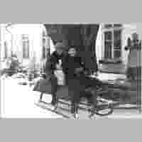 111-3460 Augken Dezember 1937, die Weihnachtspost wird zur Post gebracht, Julianne Steimmig und Lucas Andreas Staudinger.jpg